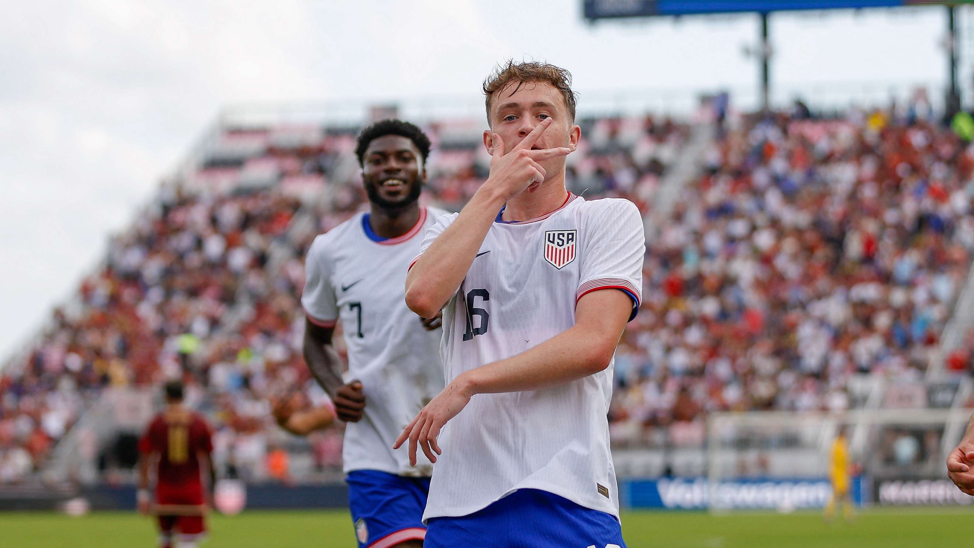 霆追平比分 霆追平比分